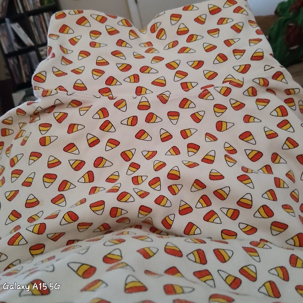 🍬🌽 Candy Corn Turtleneck 🍬🌽 - Picture 6 of 7